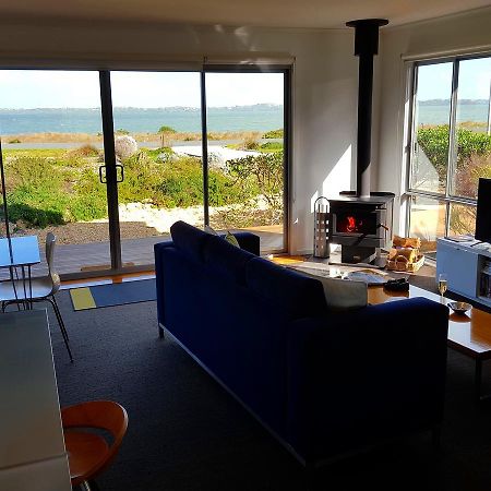 Вілла Coorong Waterfront Retreat Meningie Екстер'єр фото