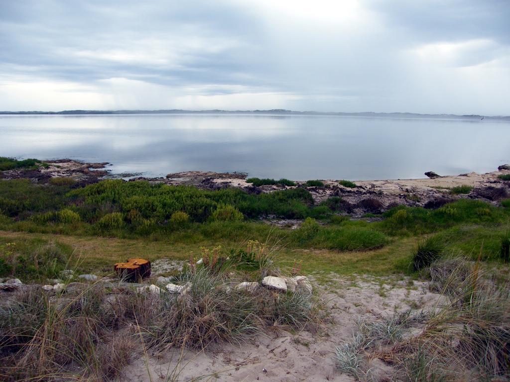 Вілла Coorong Waterfront Retreat Meningie Екстер'єр фото