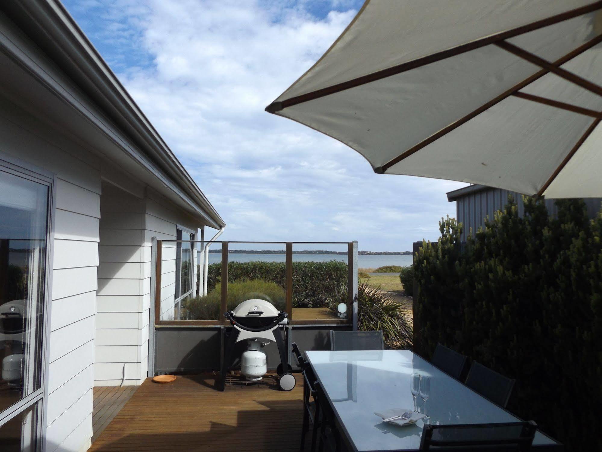 Вілла Coorong Waterfront Retreat Meningie Екстер'єр фото
