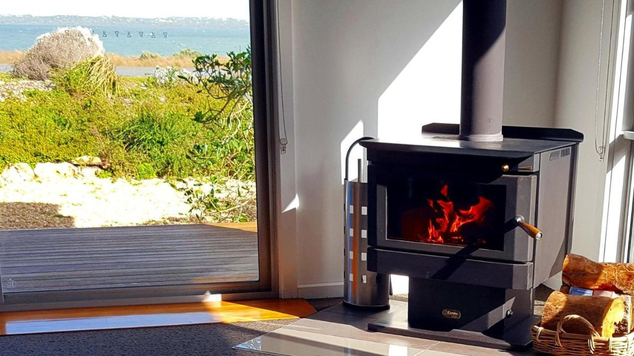 Вілла Coorong Waterfront Retreat Meningie Екстер'єр фото