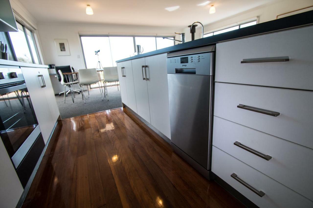 Вілла Coorong Waterfront Retreat Meningie Екстер'єр фото